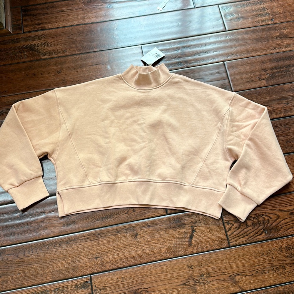 NWT Forever 21 cropped sweatshirt size Medium